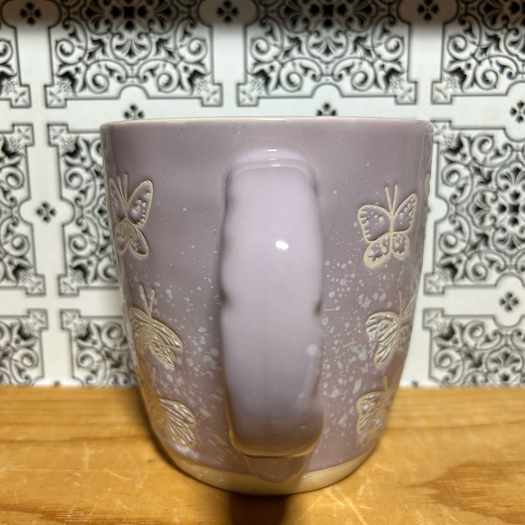 Global Design Lavender Butterfly Mug - Picture 4 of 6